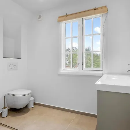3 Bedroom Awesome In Holiday home *